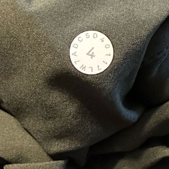 Lululemon In-Form‎ Medium Rise 3.5” Short Dark Olive Luxtreme Casual Shorts 4 - Picture 9 of 9